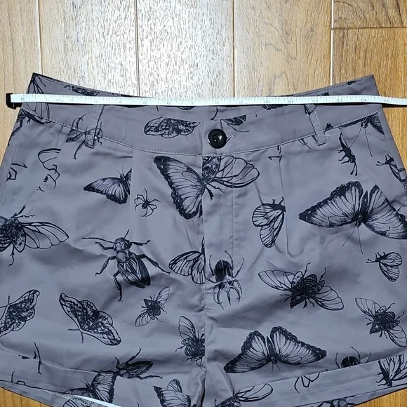 Insect Print Shorts - Picture 2 of 8